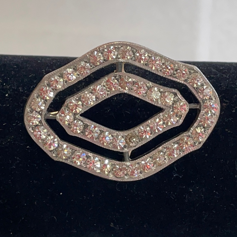 Vtg silver tone rhinestone brooch with C clasp 2”